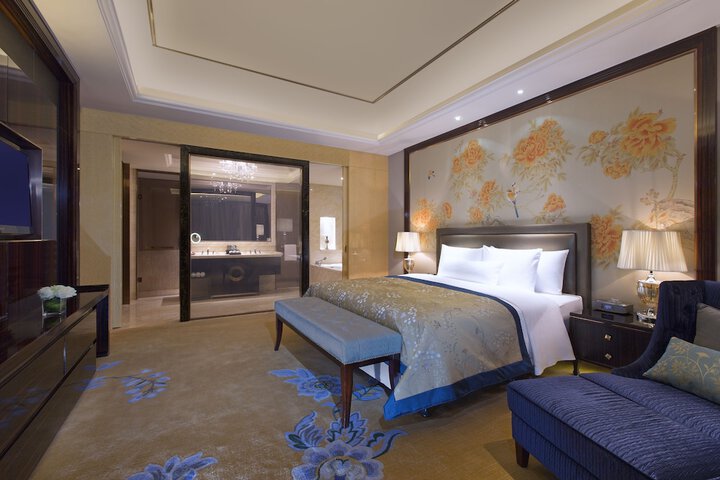 Room 4 of 42