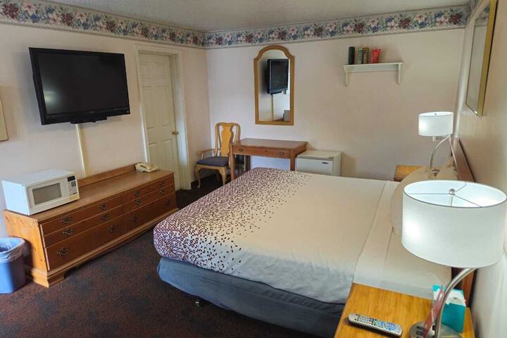 Room 5 of 28