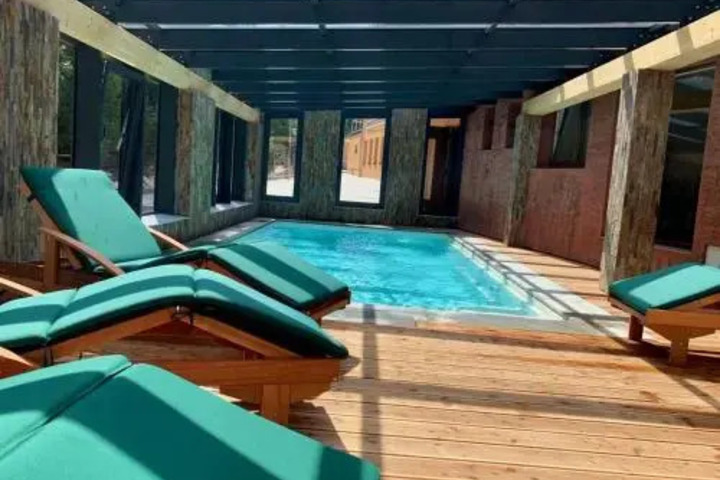 Pool 14 of 27