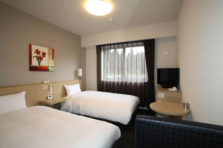 Room 2 of 25