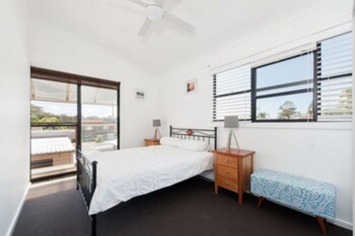 Room 9 of 16