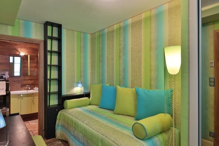 Room 62 of 147