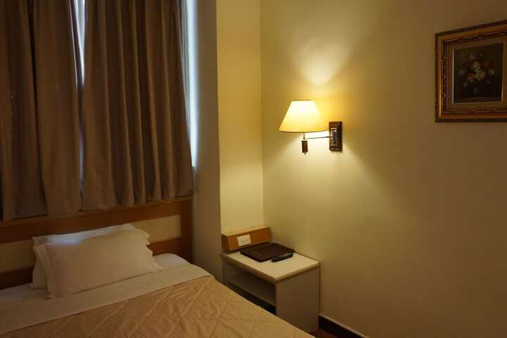 Room 40 of 64