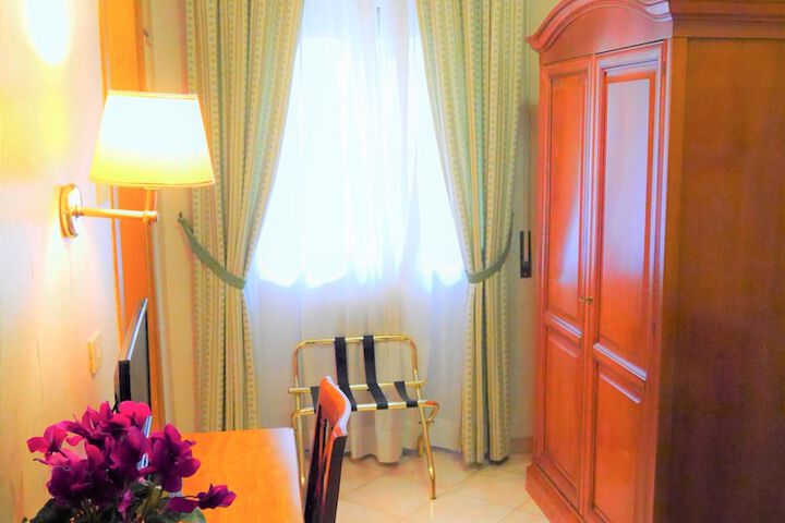 Room 82 of 201