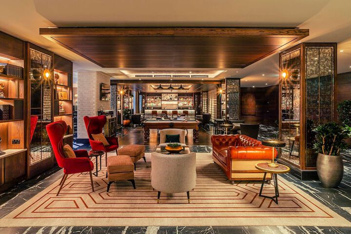 Lounge 105 of 132