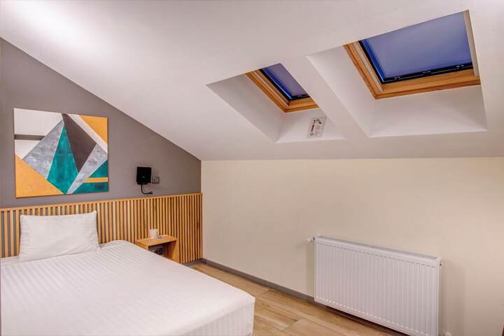 Room 13 of 36