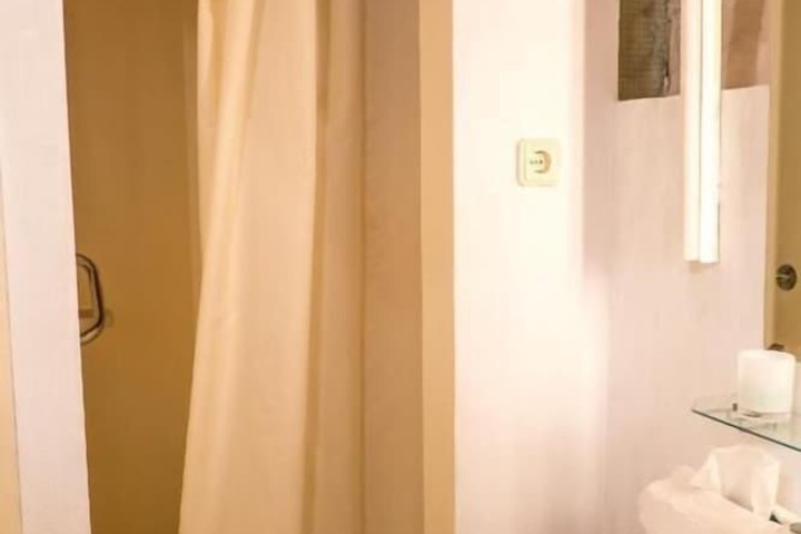 Room 10 of 19