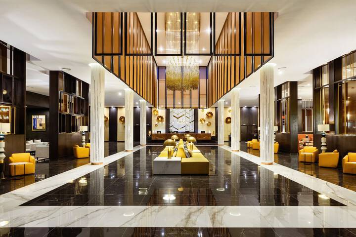Entrance & Lobby
