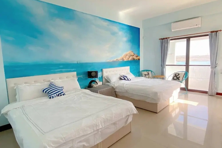 Room 6 of 14