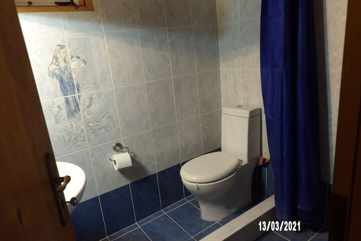 Room 11 of 28