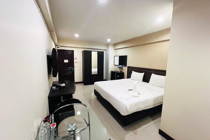 Room 10 of 20