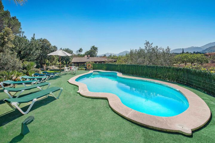 Pool 13 of 28