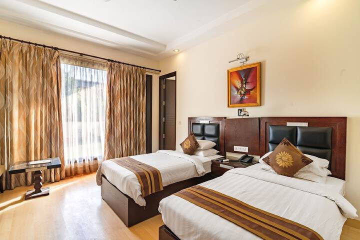 Room 8 of 32