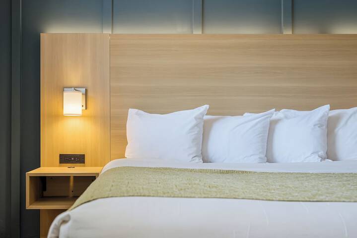 Standard | King Bed (2 of 14)