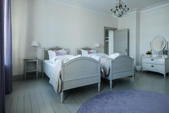 Room 73 of 115