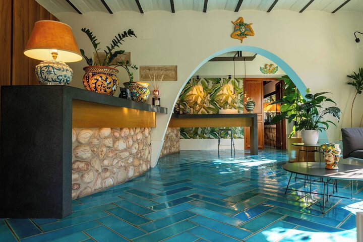 Entrance & Lobby