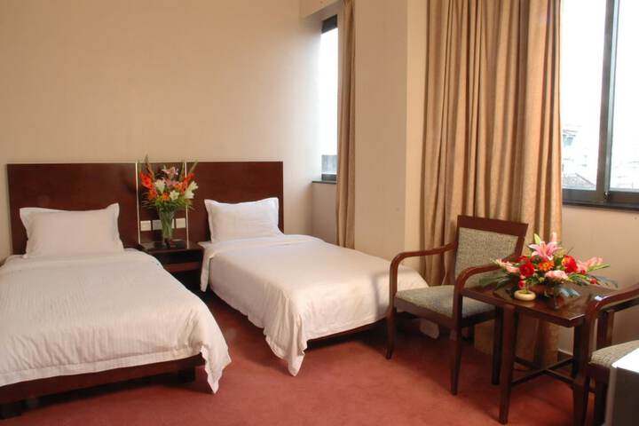 Room 17 of 38