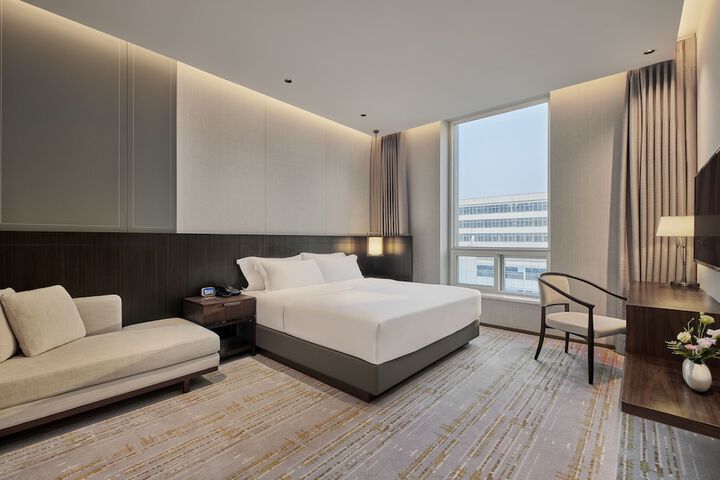 Room 4 of 37