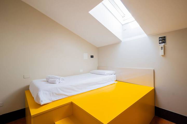 Room 28 of 78