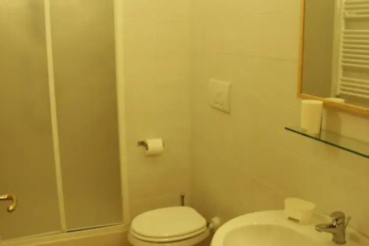 Room 8 of 15