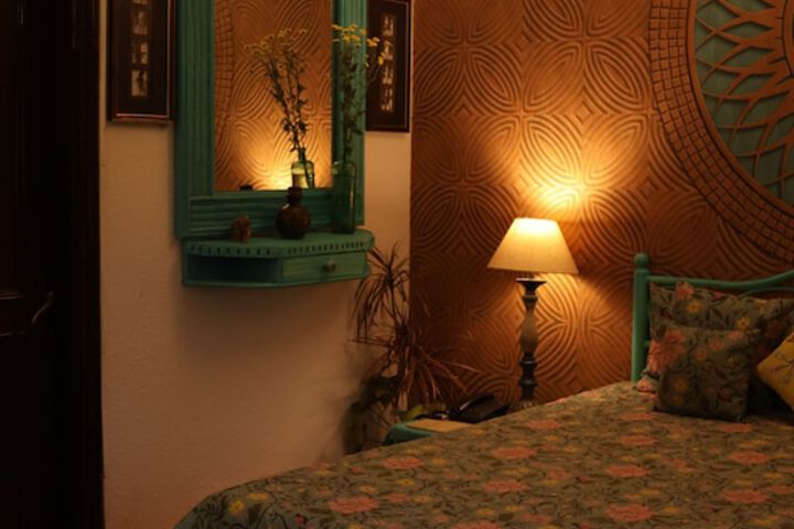 Room 9 of 103