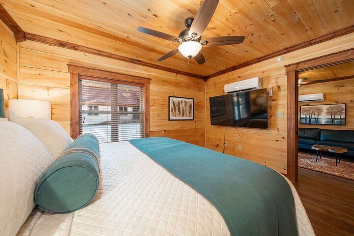 Superior Room 1 Queen Bed (62 of 168)
