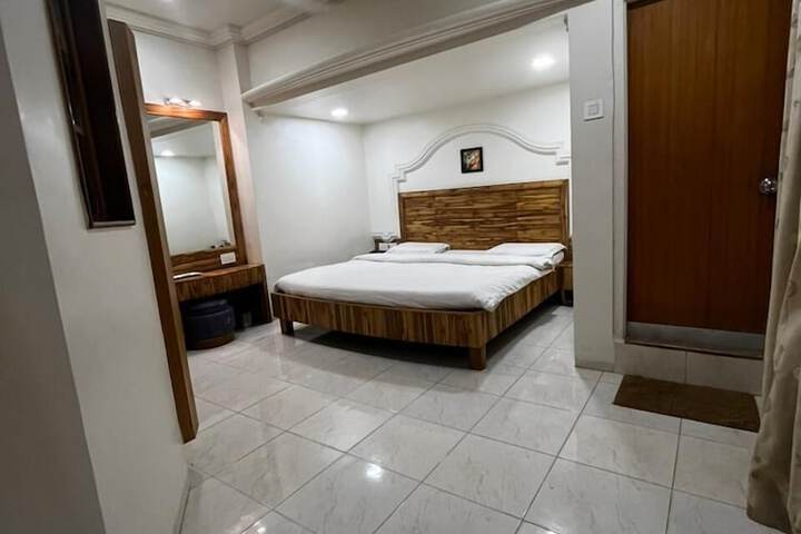 Room 52 of 69