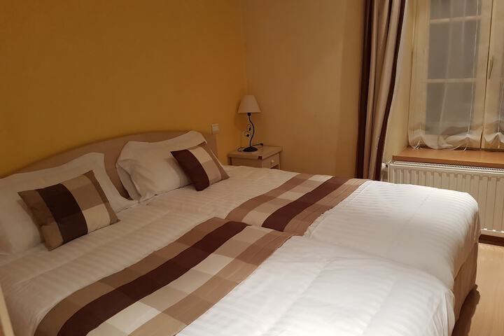 Room 28 of 65