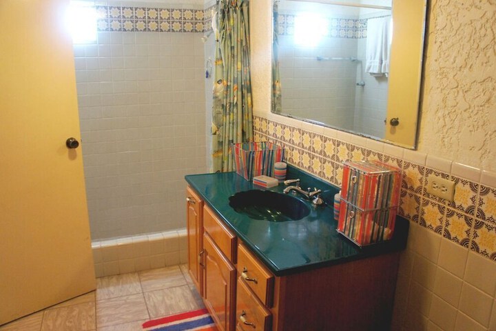Room 16 of 19
