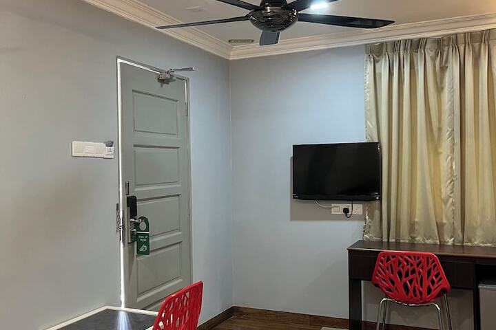 Room 26 of 126