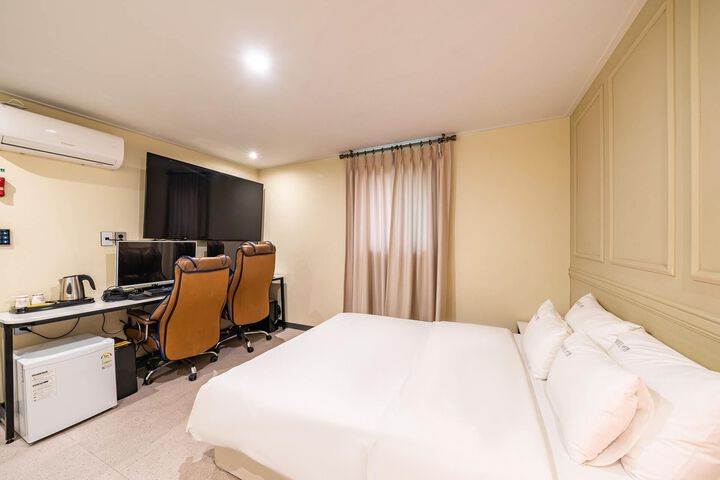 Room 120 of 142
