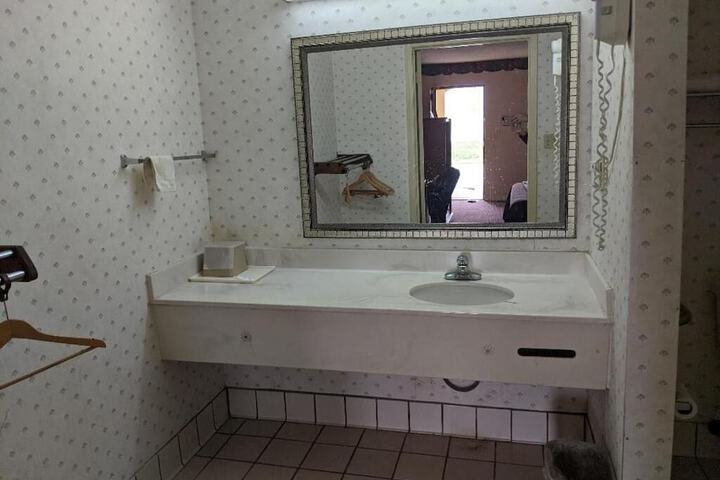 Room 19 of 28