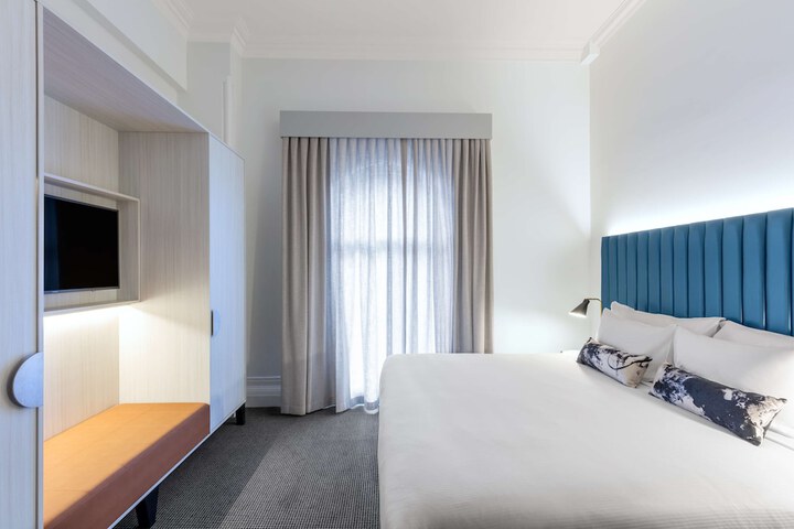 Room 14 of 87
