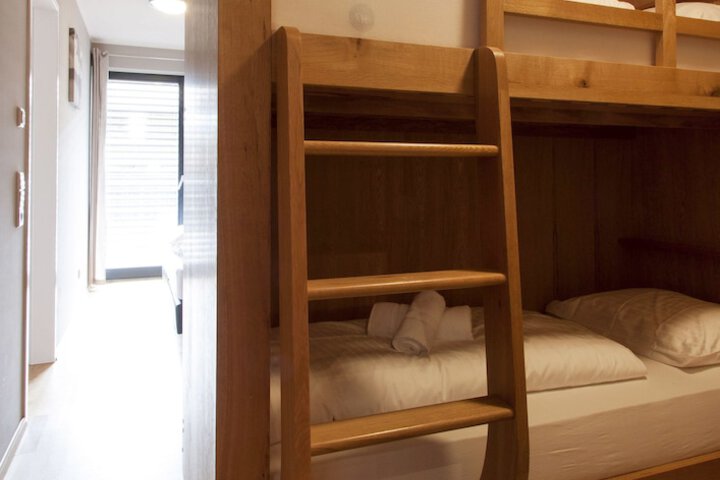 Room 28 of 73