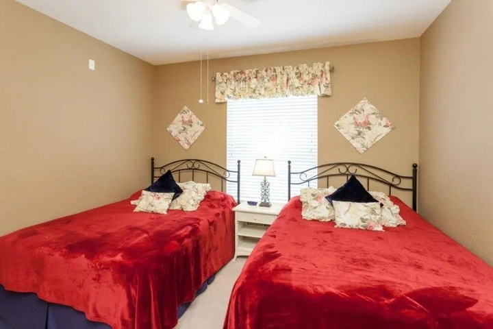 Room 4 of 27