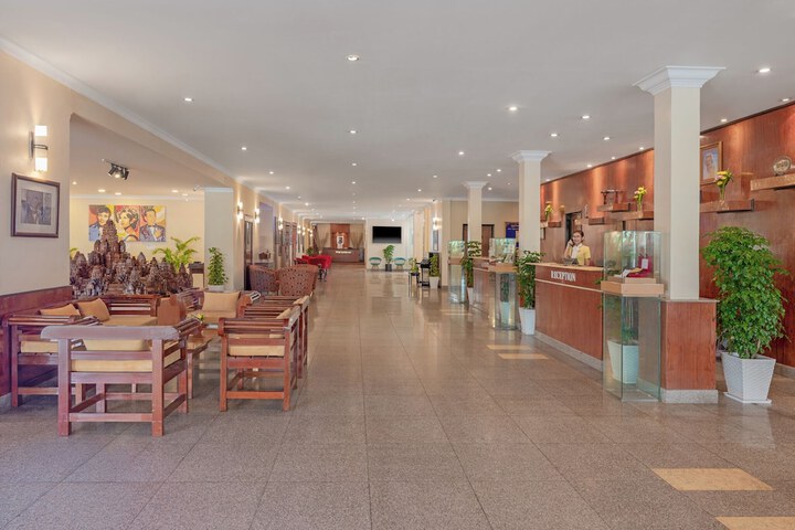 Hotel Lobby