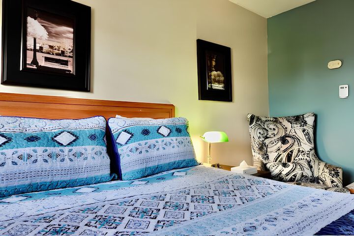 1 Queen Bed (31 of 43)