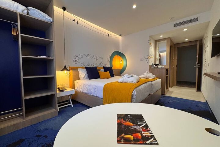Room 26 of 103