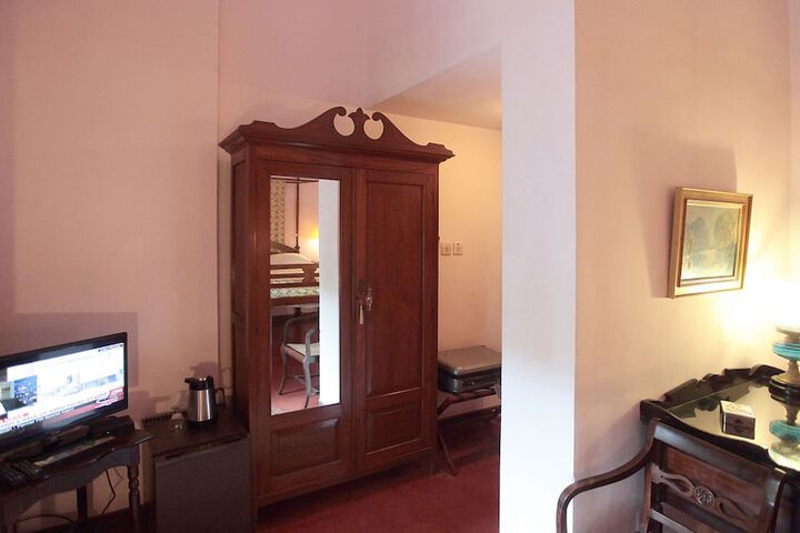 Room 16 of 162