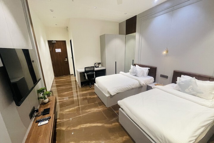 Room 7 of 34