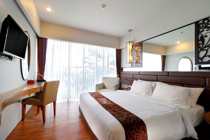 Room 8 of 48