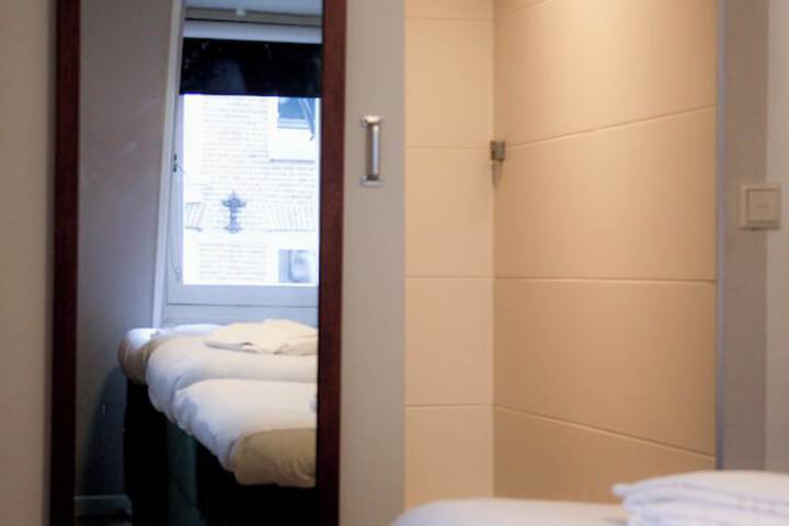Room 95 of 132