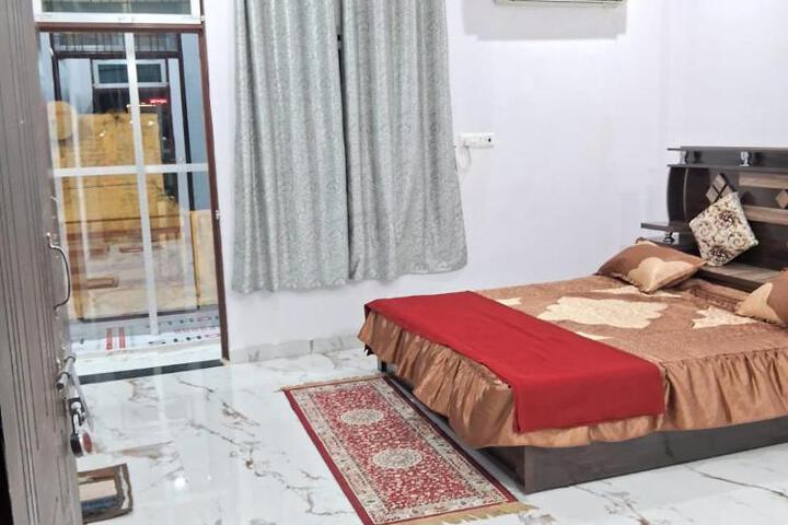 Royal Vinod Residency