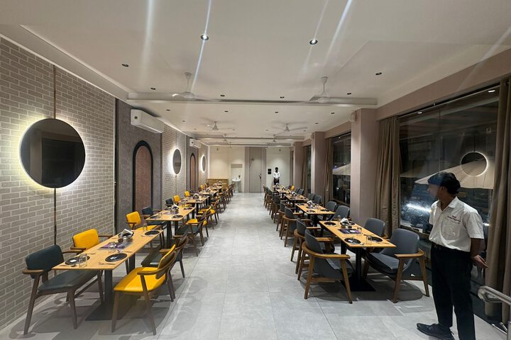 Dining 45 of 65