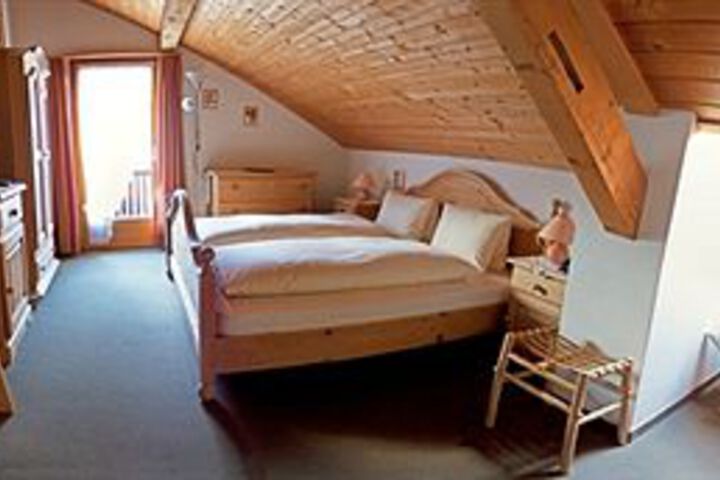 Room 9 of 11