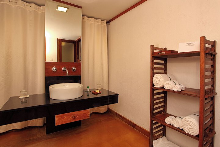 Room 10 of 14