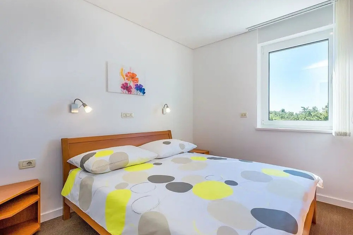 Room 3 of 16