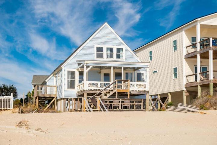 Exterior of Cuddlefish by Oak Island Accommodations