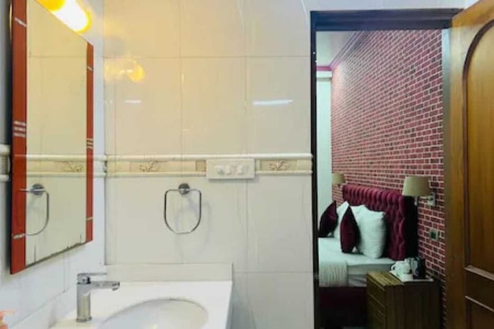 Room 21 of 27