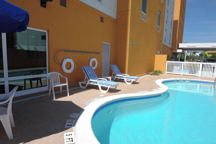 Hotel Pool